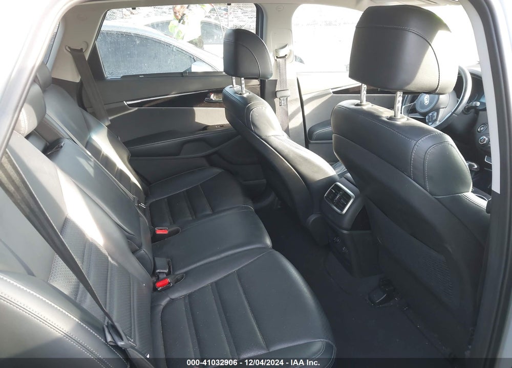 2017 KIA SORENTO 2.0T EX VIN: 5XYPHDA18HG286689