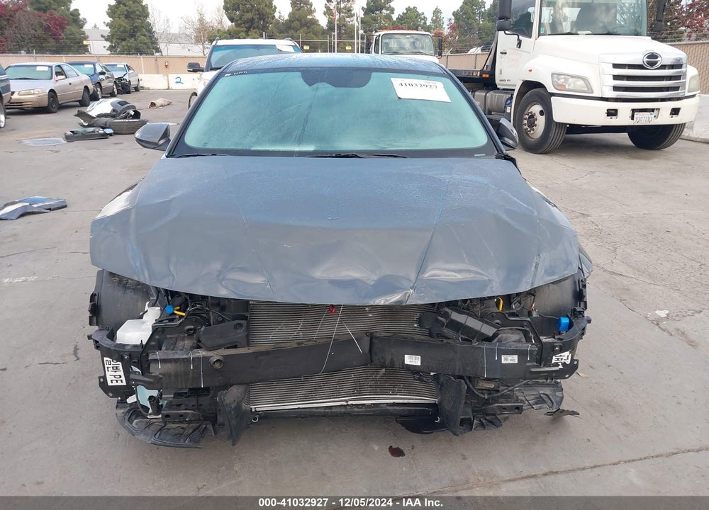 2024 HYUNDAI ELANTRA VIN: KMHLM4DG9RU779237