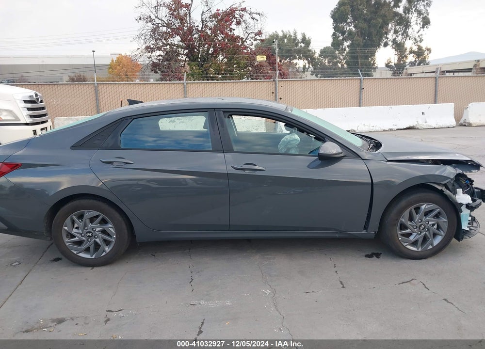 2024 HYUNDAI ELANTRA VIN: KMHLM4DG9RU779237