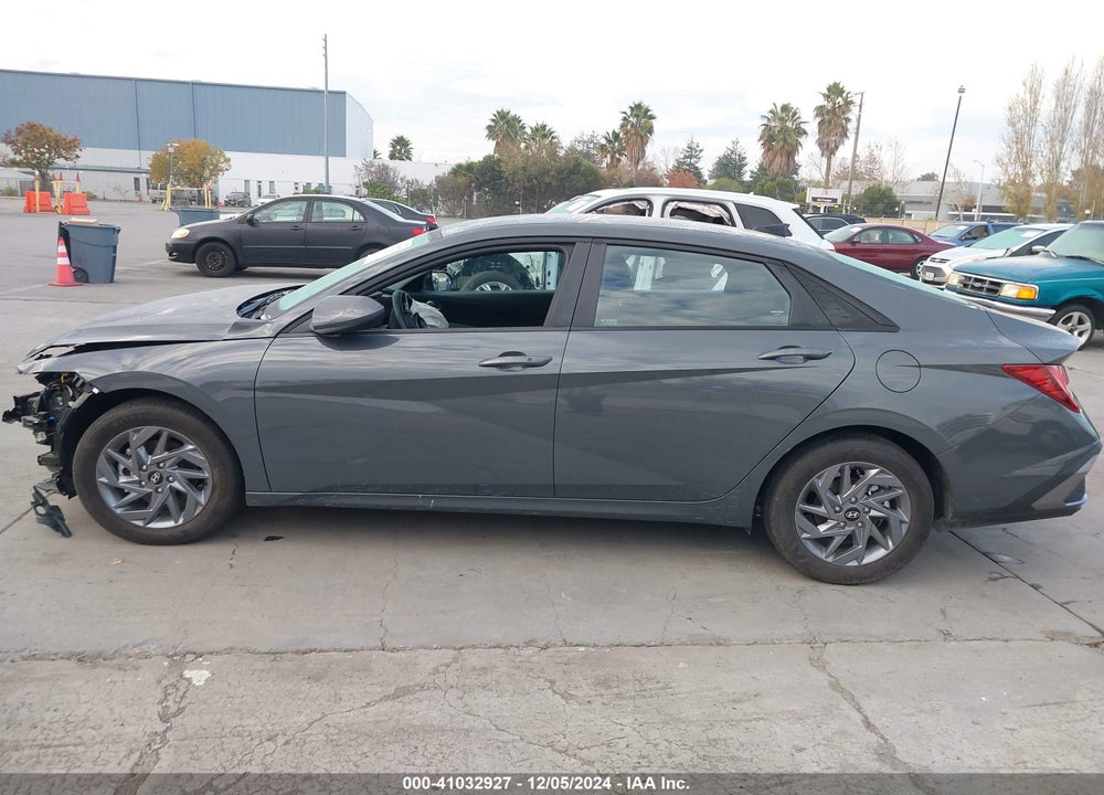 2024 HYUNDAI ELANTRA VIN: KMHLM4DG9RU779237
