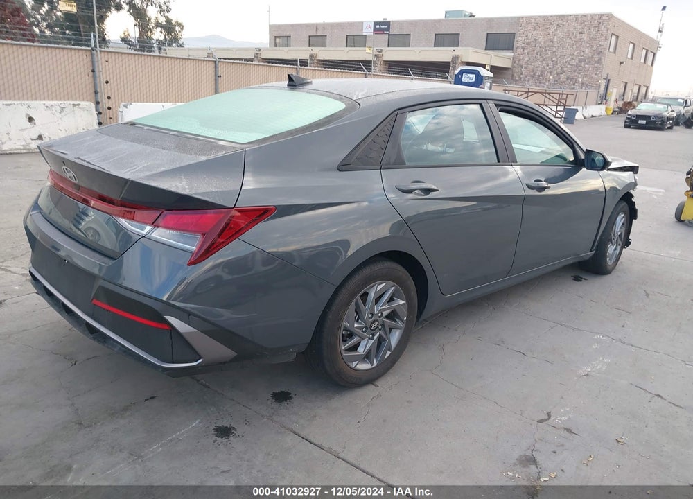 2024 HYUNDAI ELANTRA VIN: KMHLM4DG9RU779237