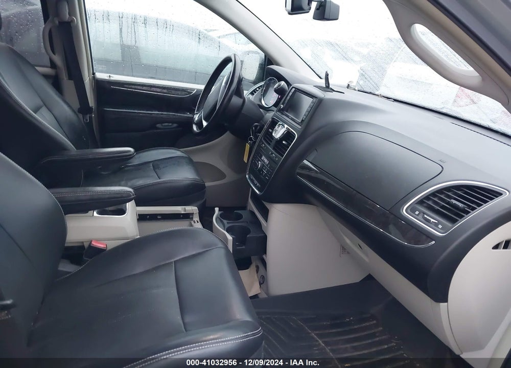 2011 CHRYSLER TOWN & COUNTRY TOURING-L VIN: 2A4RR8DG0BR760130