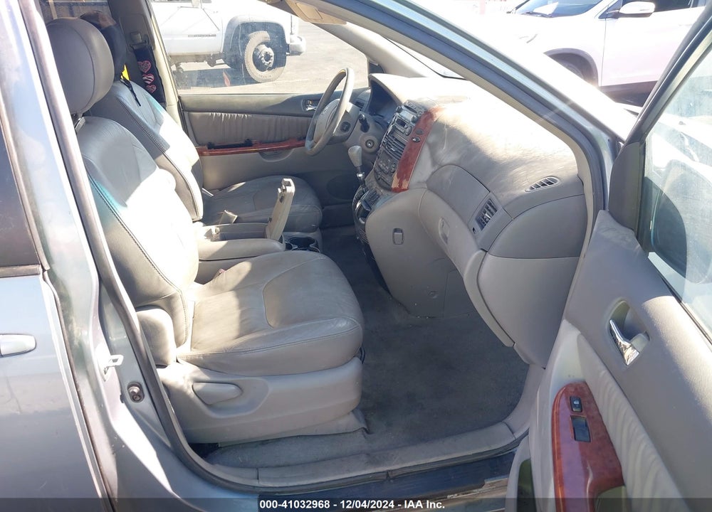 2004 TOYOTA SIENNA XLE VIN: 5TDZA22C44S001307