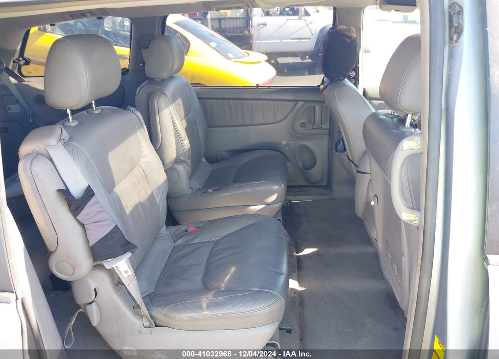 2004 TOYOTA SIENNA XLE VIN: 5TDZA22C44S001307