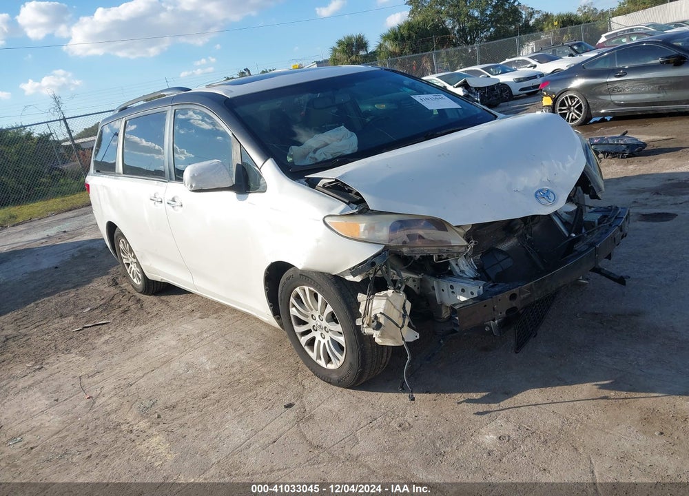 2017 TOYOTA SIENNA XLE 8 PASSENGER VIN: 5TDYZ3DC7HS813360
