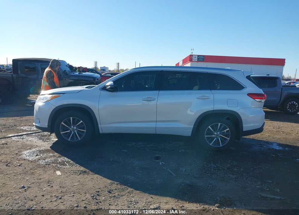 2017 TOYOTA HIGHLANDER XLE VIN: 5TDJZRFH2HS515439