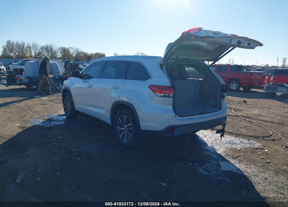 2017 TOYOTA HIGHLANDER XLE VIN: 5TDJZRFH2HS515439