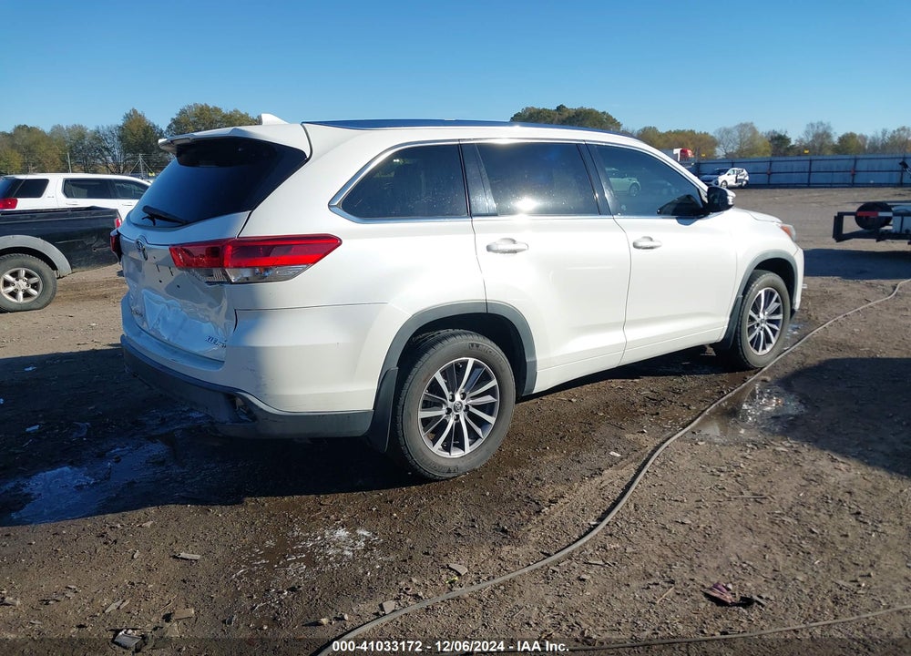 2017 TOYOTA HIGHLANDER XLE VIN: 5TDJZRFH2HS515439
