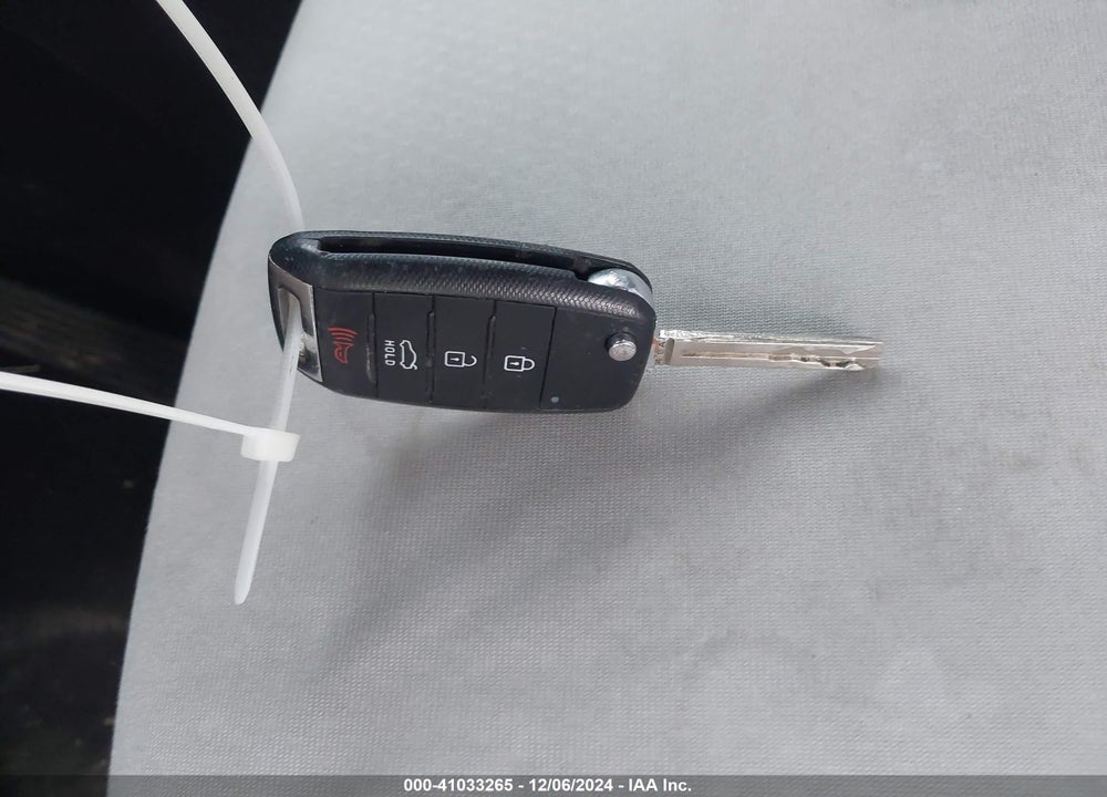 2015 KIA OPTIMA LX VIN: KNAGM4A71F5572662
