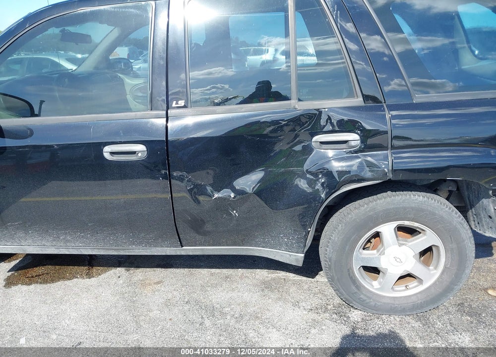 2004 CHEVROLET TRAILBLAZER LS VIN: 1GNDS13S742424002