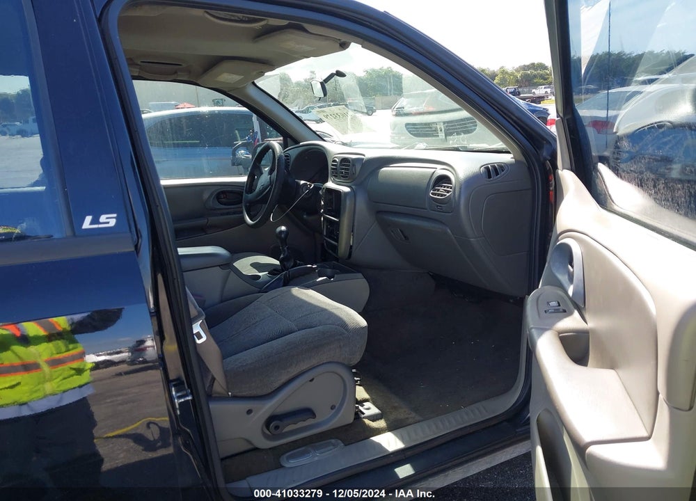 2004 CHEVROLET TRAILBLAZER LS VIN: 1GNDS13S742424002