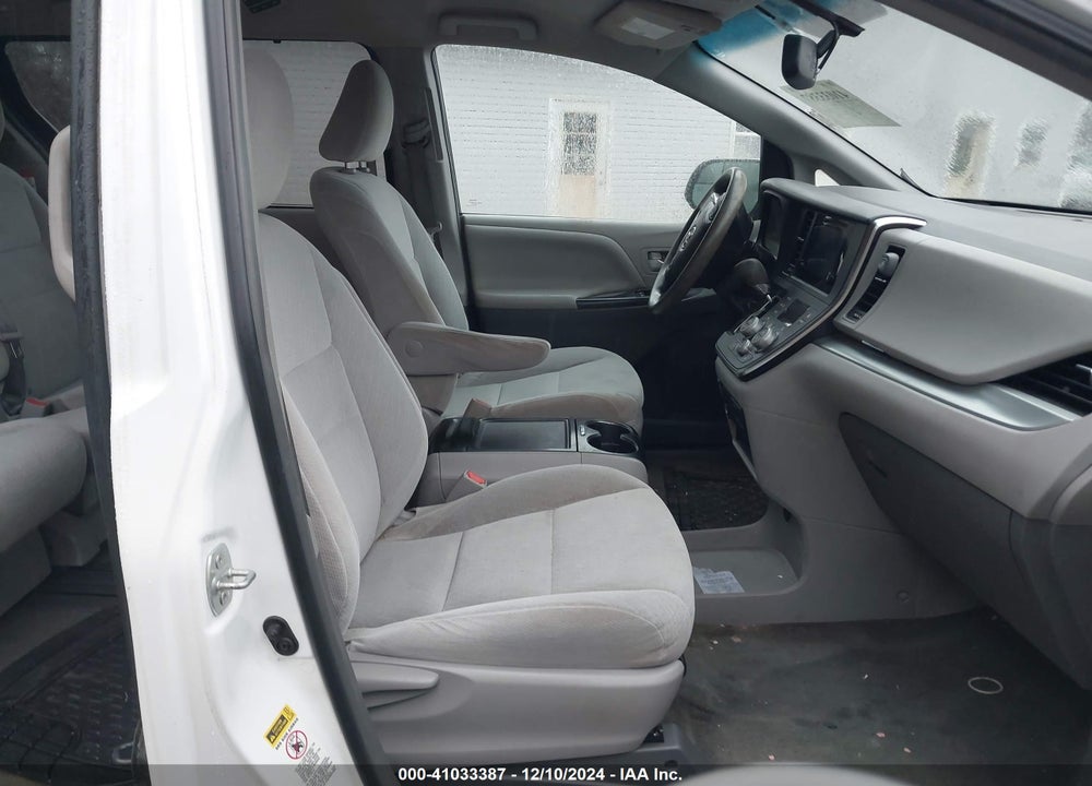 2015 TOYOTA SIENNA LE 8 PASSENGER VIN: 5TDKK3DC0FS575018