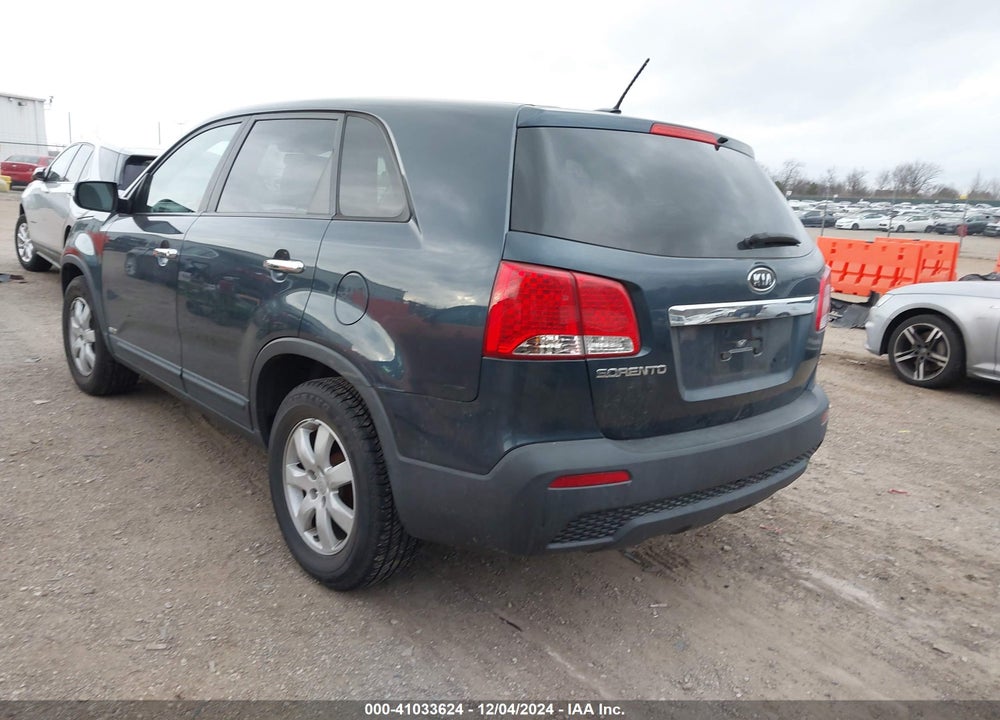 2011 KIA SORENTO LX VIN: 5XYKTCA10BG056414
