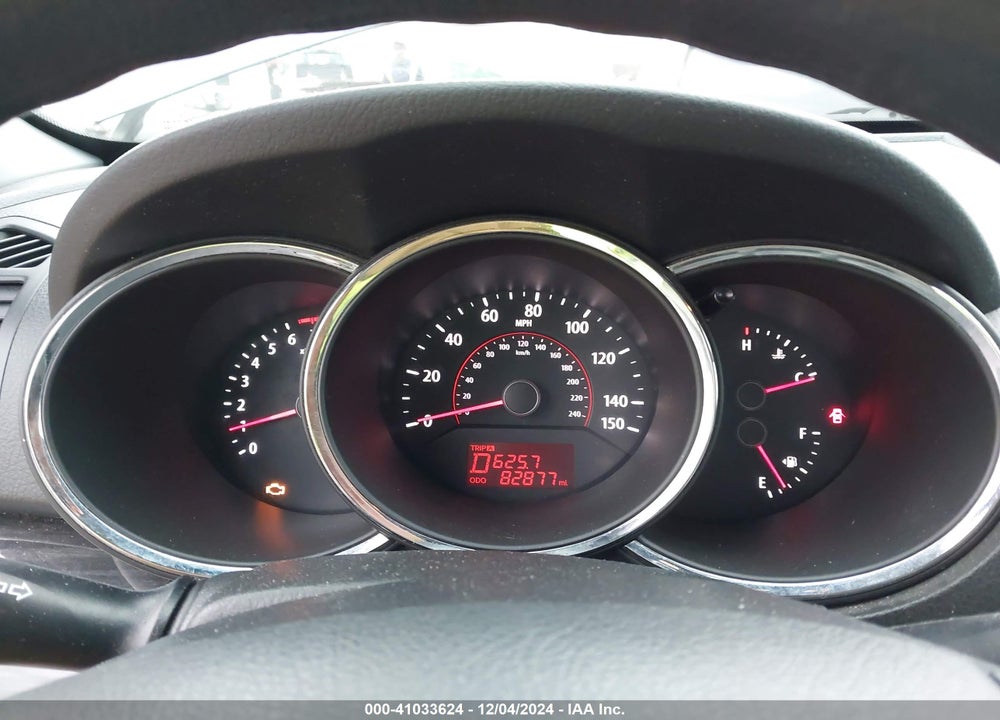 2011 KIA SORENTO LX VIN: 5XYKTCA10BG056414
