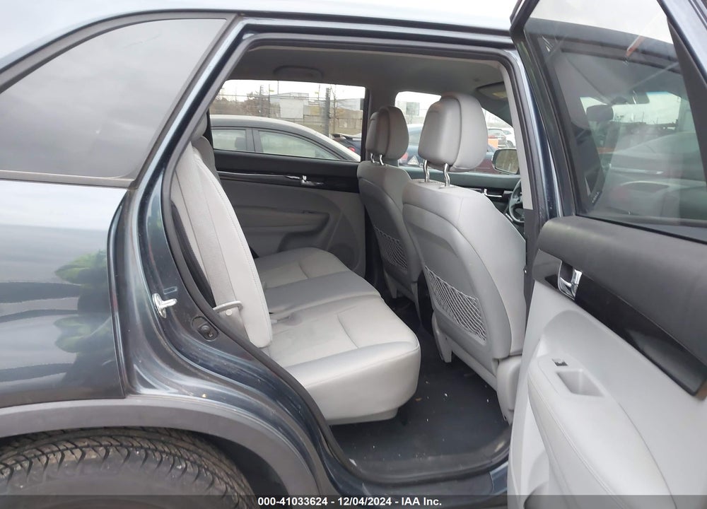 2011 KIA SORENTO LX VIN: 5XYKTCA10BG056414
