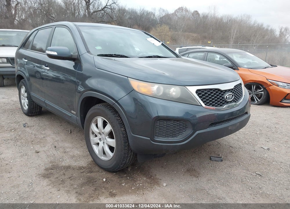 2011 KIA SORENTO LX VIN: 5XYKTCA10BG056414