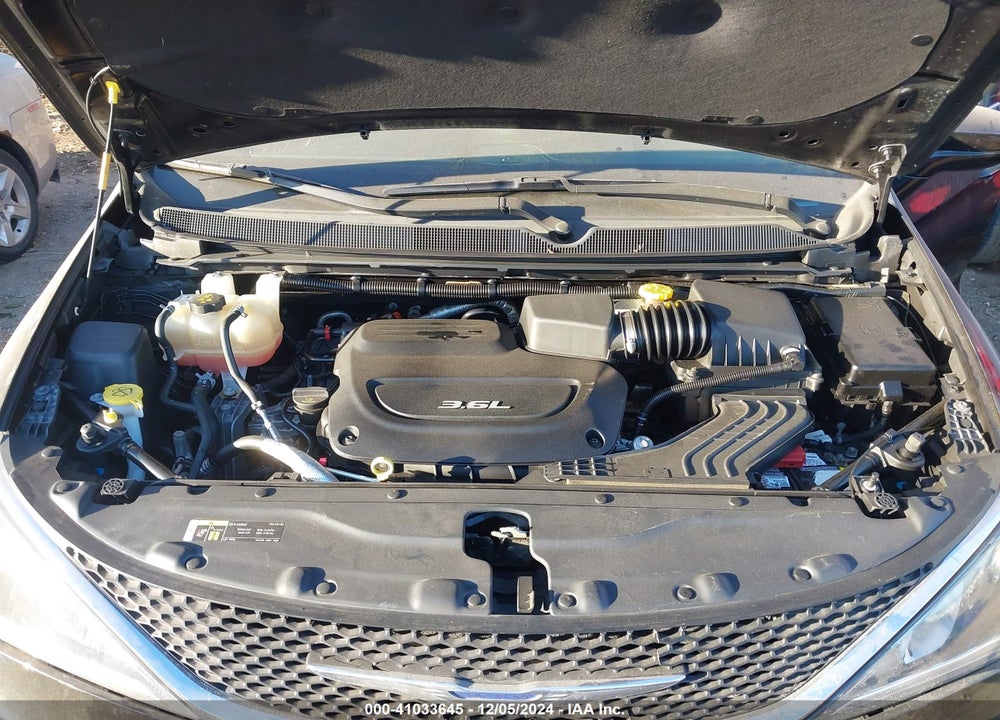 2018 CHRYSLER PACIFICA TOURING L VIN: 2C4RC1BG1JR157526