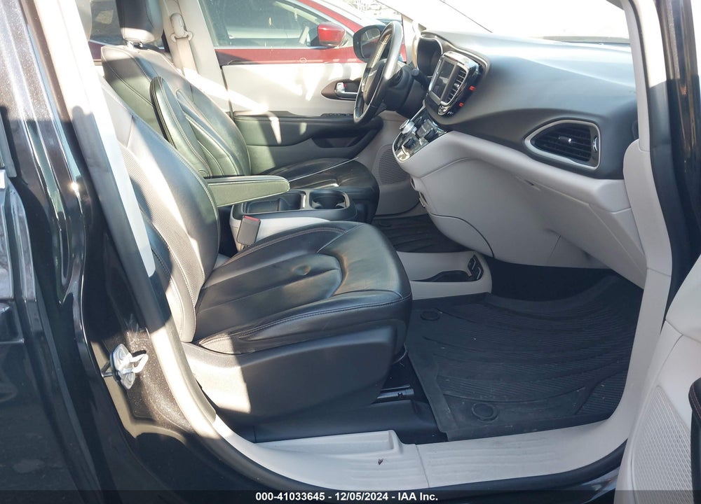 2018 CHRYSLER PACIFICA TOURING L VIN: 2C4RC1BG1JR157526