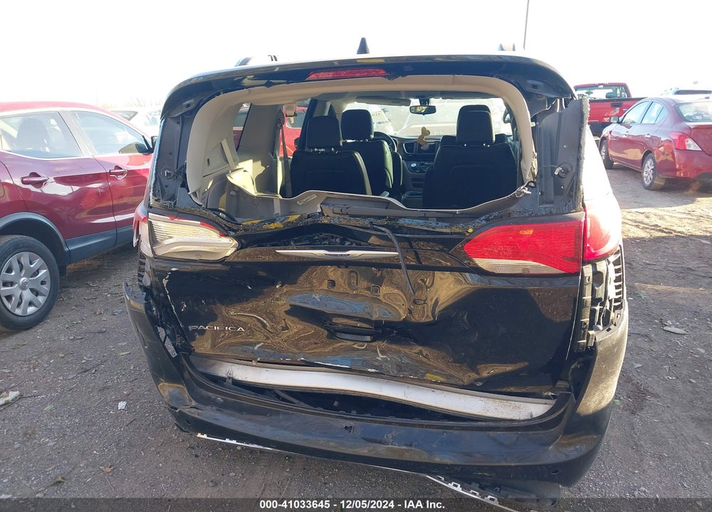 2018 CHRYSLER PACIFICA TOURING L VIN: 2C4RC1BG1JR157526