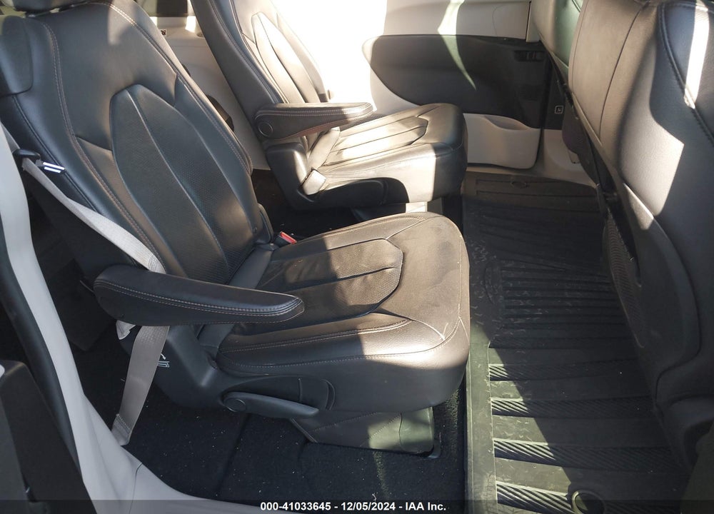 2018 CHRYSLER PACIFICA TOURING L VIN: 2C4RC1BG1JR157526
