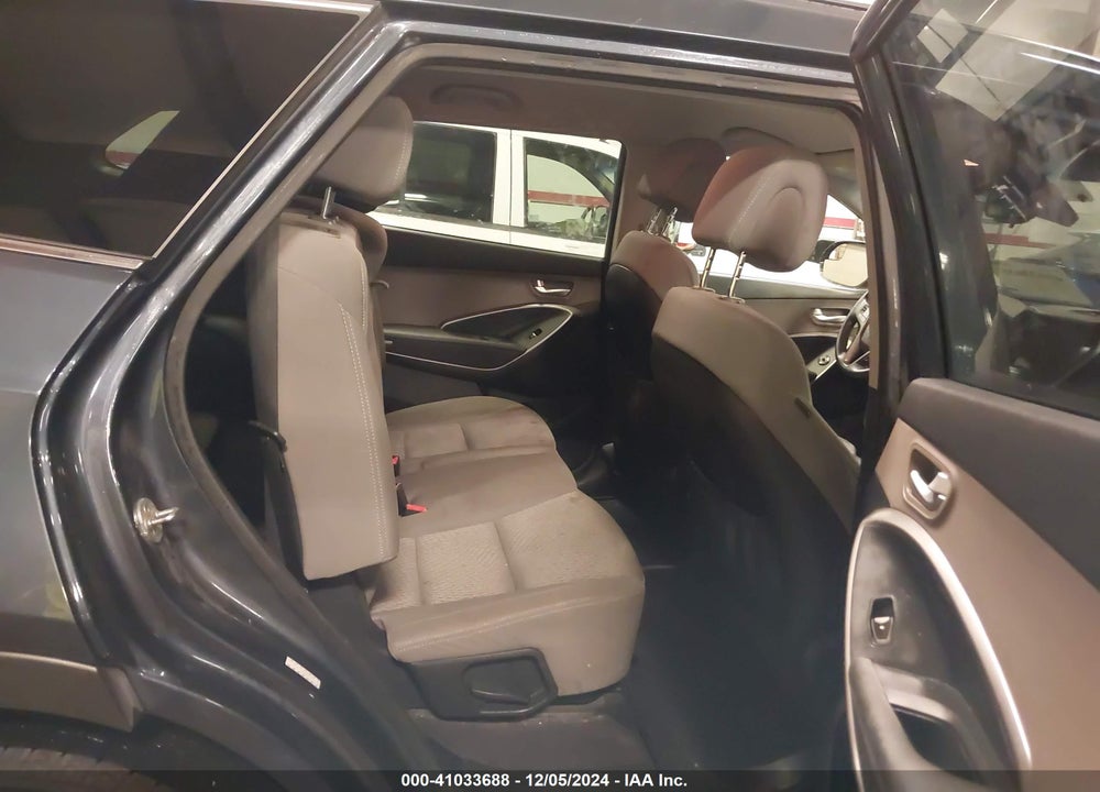 2017 HYUNDAI SANTA FE SE VIN: KM8SMDHF8HU196167