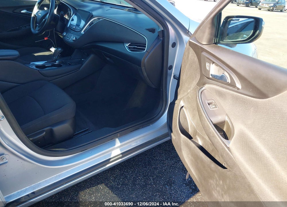 2018 CHEVROLET MALIBU LT VIN: 1G1ZD5ST6JF177532