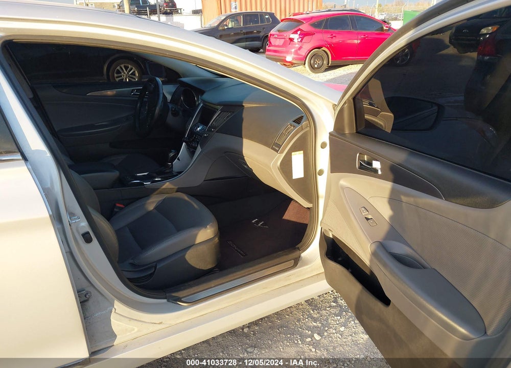 2014 HYUNDAI SONATA HYBRID LIMITED VIN: KMHEC4A47EA111986