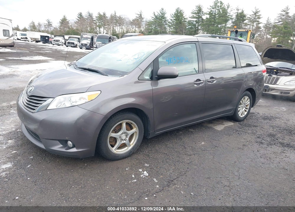 2014 TOYOTA SIENNA XLE V6 8 PASSENGER VIN: 5TDYK3DC6ES502583