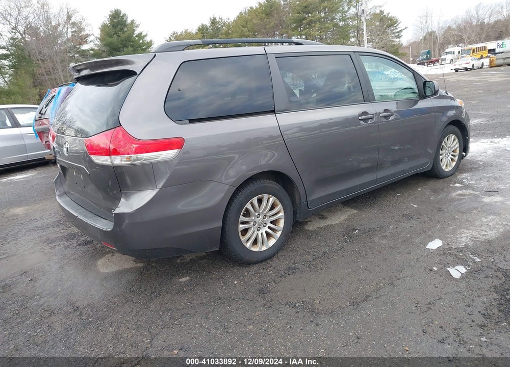 2014 TOYOTA SIENNA XLE V6 8 PASSENGER VIN: 5TDYK3DC6ES502583