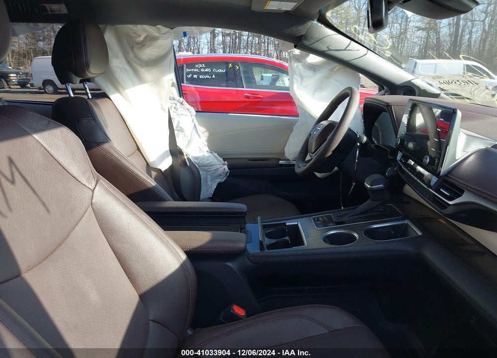 2024 TOYOTA SIENNA PLATINUM VIN: 5TDESKFCXRS109542