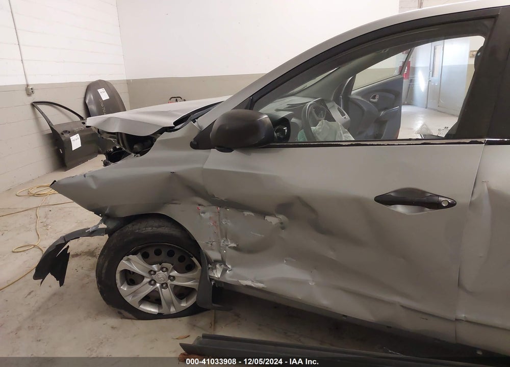 2010 HYUNDAI TUCSON GLS VIN: KM8JT3AC9AU068700