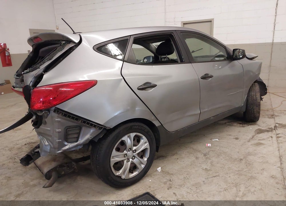 2010 HYUNDAI TUCSON GLS VIN: KM8JT3AC9AU068700