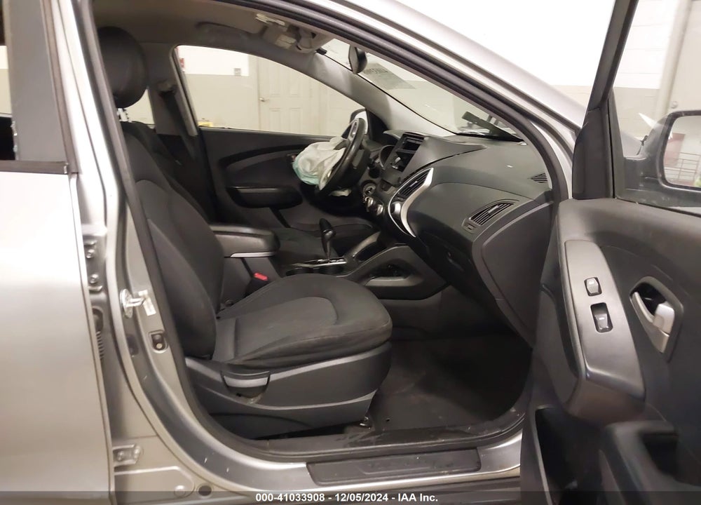 2010 HYUNDAI TUCSON GLS VIN: KM8JT3AC9AU068700
