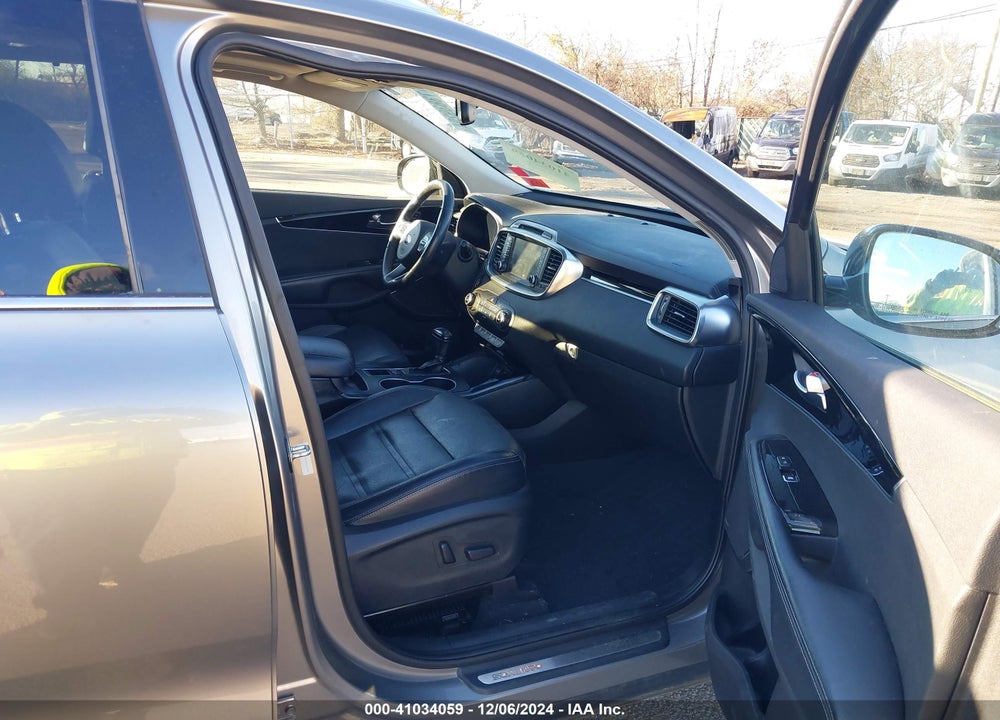 2017 KIA SORENTO 3.3L SX VIN: 5XYPKDA51HG255580