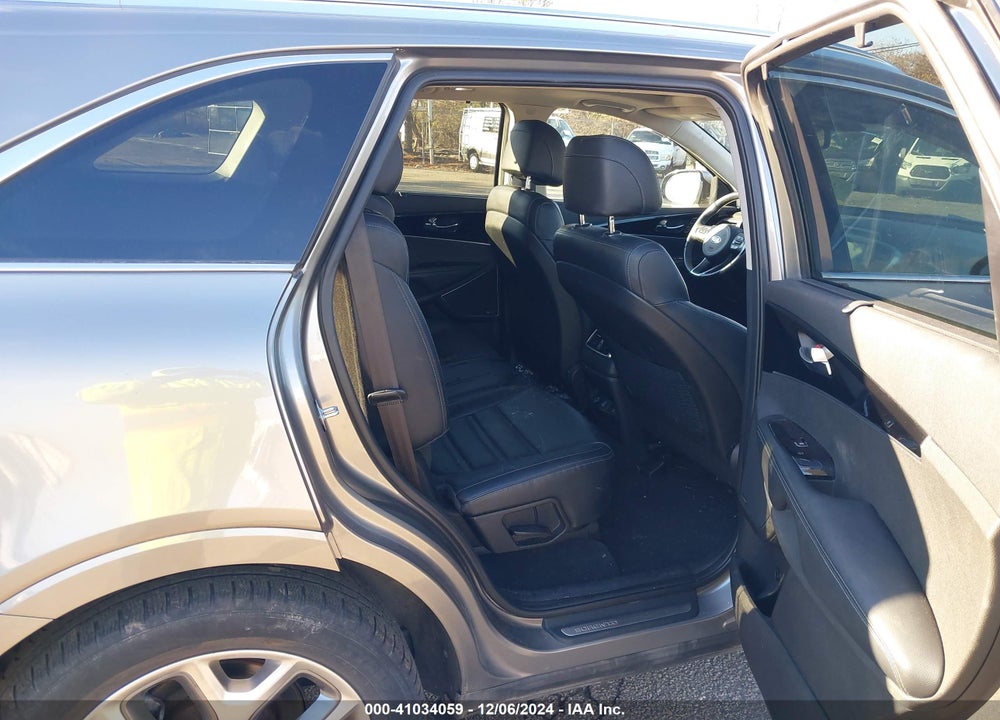 2017 KIA SORENTO 3.3L SX VIN: 5XYPKDA51HG255580