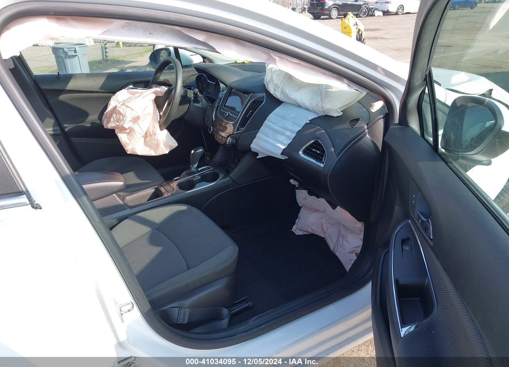 2019 CHEVROLET CRUZE LT VIN: 1G1BE5SM0K7144044