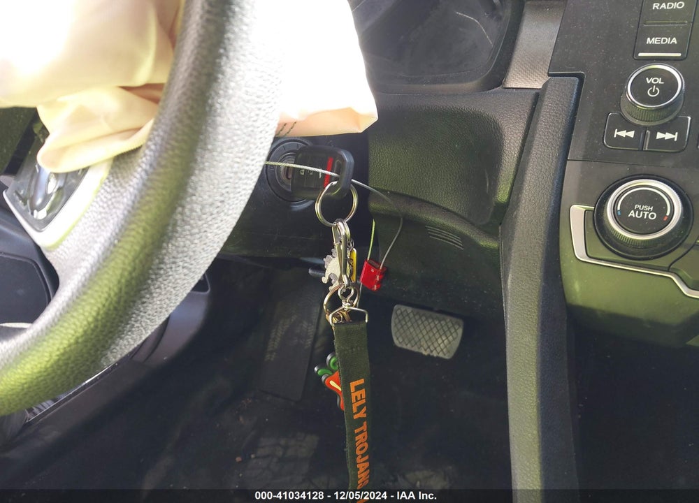 2019 HONDA CIVIC LX VIN: 2HGFC2F61KH576804