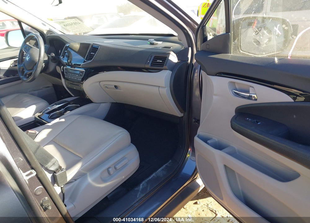 2019 HONDA PILOT TOURING VIN: 5FNYF5H90KB003986