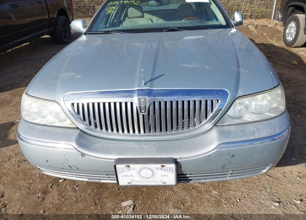 2007 LINCOLN TOWN CAR SIGNATURE LIMITED VIN: 1LNHM82V37Y604678