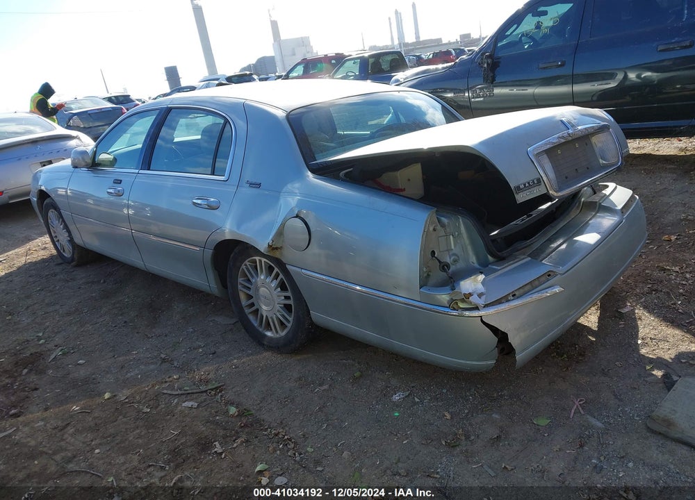 2007 LINCOLN TOWN CAR SIGNATURE LIMITED VIN: 1LNHM82V37Y604678