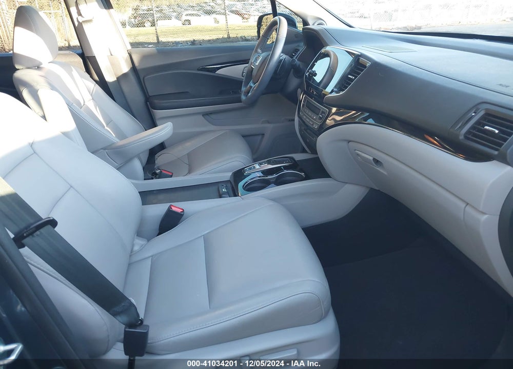 2020 HONDA PILOT 2WD TOURING 7 PASSENGER VIN: 5FNYF5H61LB009044