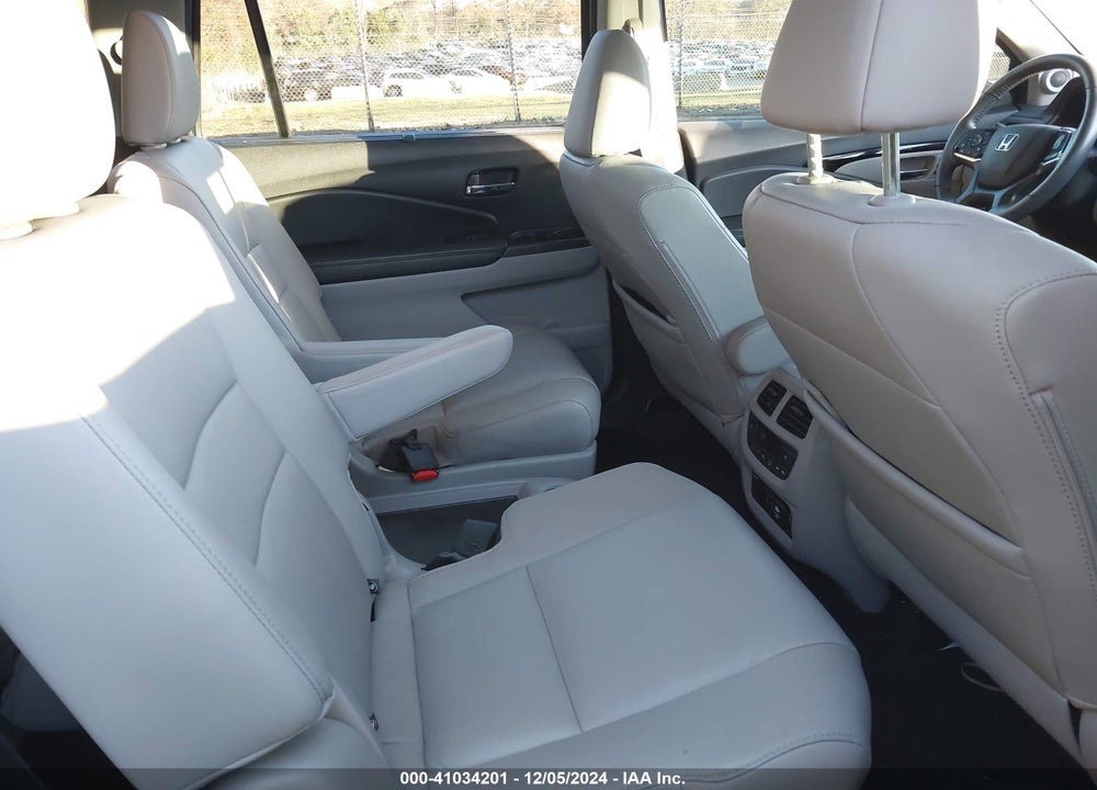 2020 HONDA PILOT 2WD TOURING 7 PASSENGER VIN: 5FNYF5H61LB009044