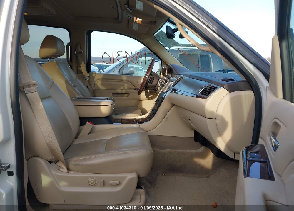 2014 CADILLAC ESCALADE ESV LUXURY VIN: 1GYS4HEF4ER239122