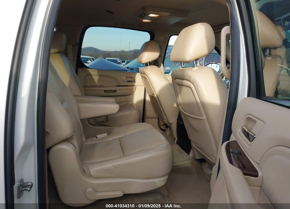 2014 CADILLAC ESCALADE ESV LUXURY VIN: 1GYS4HEF4ER239122