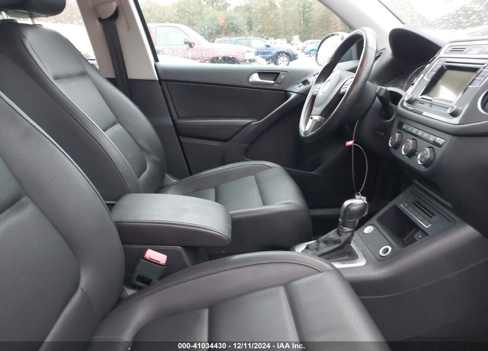 2016 VOLKSWAGEN TIGUAN S VIN: WVGBV7AX2GW569398