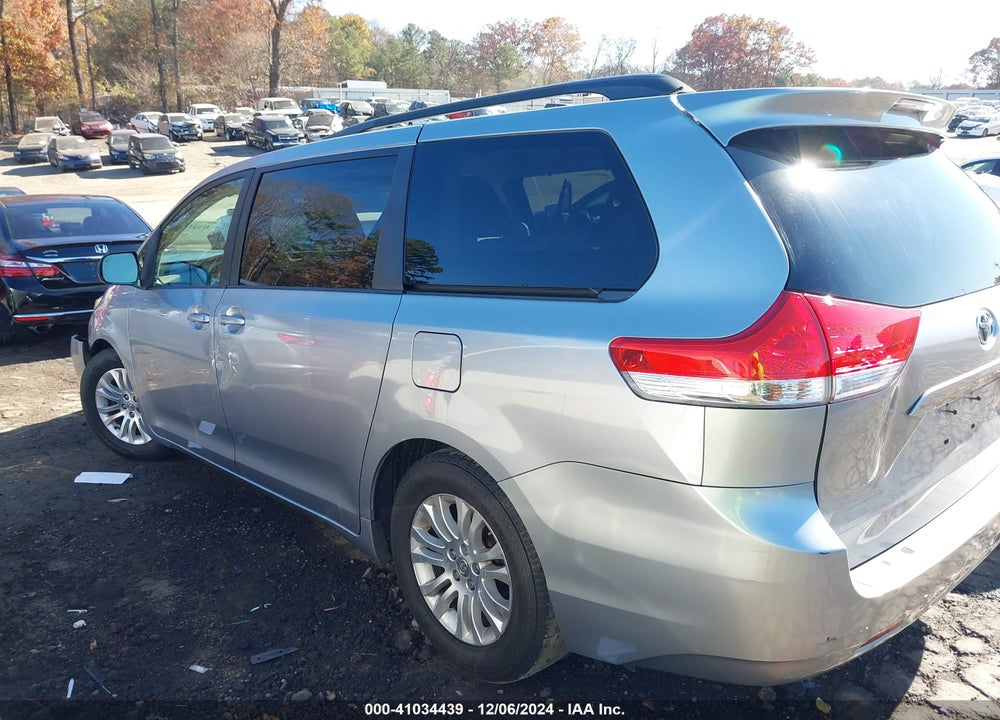 2011 TOYOTA SIENNA XLE V6 VIN: 5TDYK3DC0BS117046