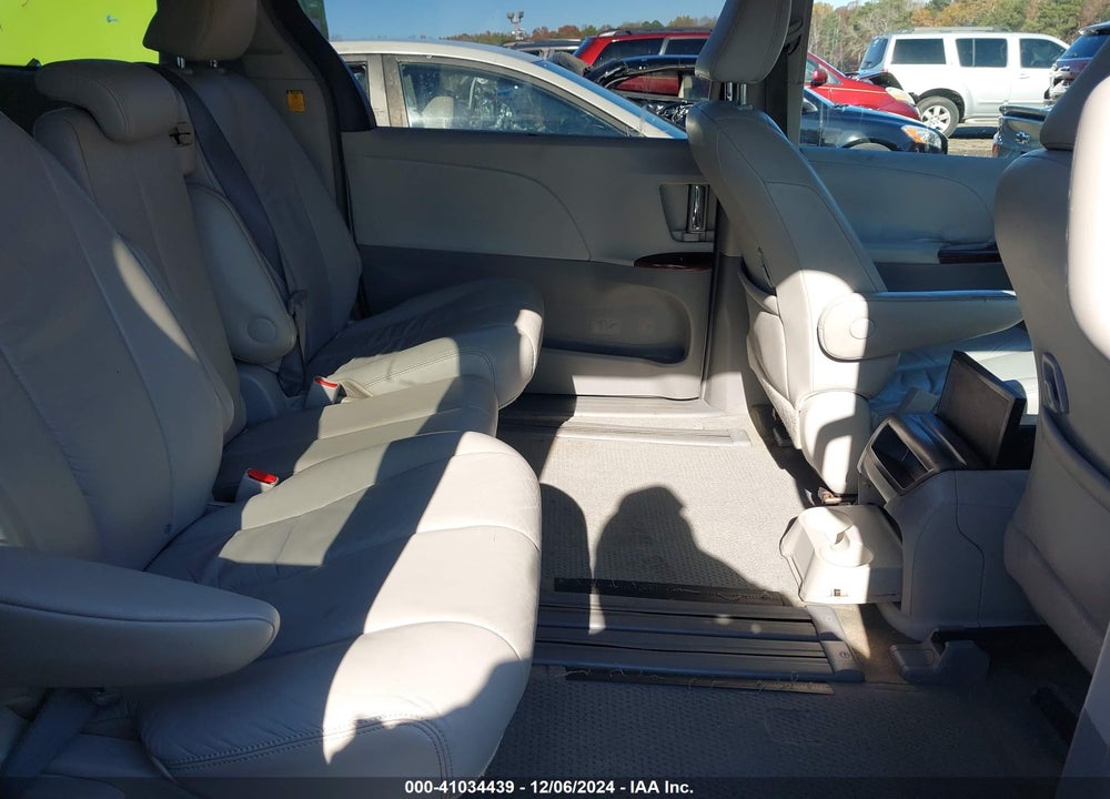 2011 TOYOTA SIENNA XLE V6 VIN: 5TDYK3DC0BS117046