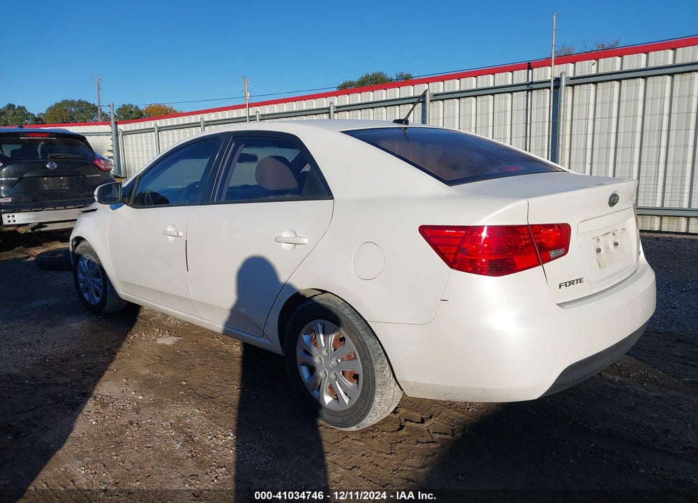 2011 KIA FORTE VIN: KNAFU4A23B5423082