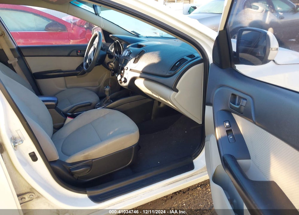 2011 KIA FORTE VIN: KNAFU4A23B5423082