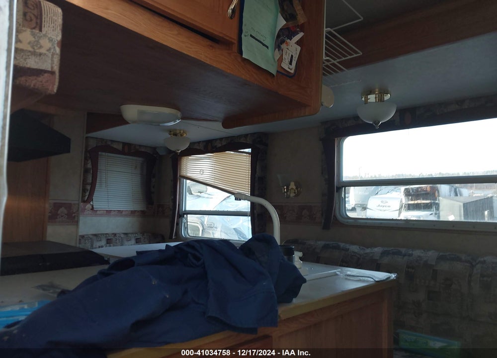 2006 JAYCO CAMPER VIN: 1UJBJ02R561EM0853